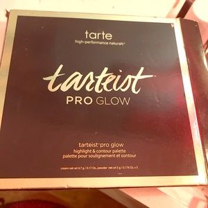 Tartest Pro highlight and contour kit